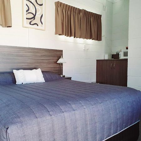 Motel Riverbend Тейлъм Бенд Екстериор снимка