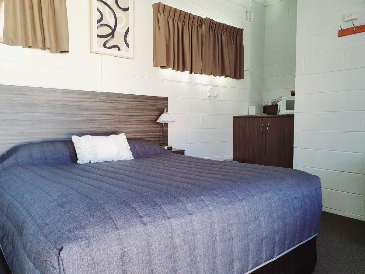 Motel Riverbend Тейлъм Бенд Екстериор снимка