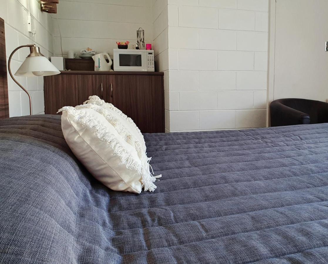 Motel Riverbend Тейлъм Бенд Екстериор снимка