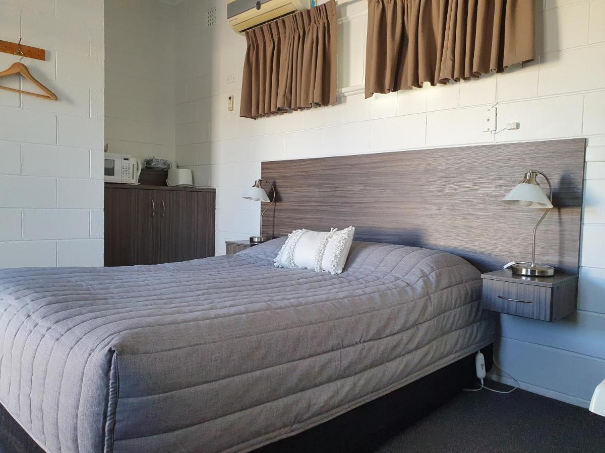 Motel Riverbend Тейлъм Бенд Екстериор снимка