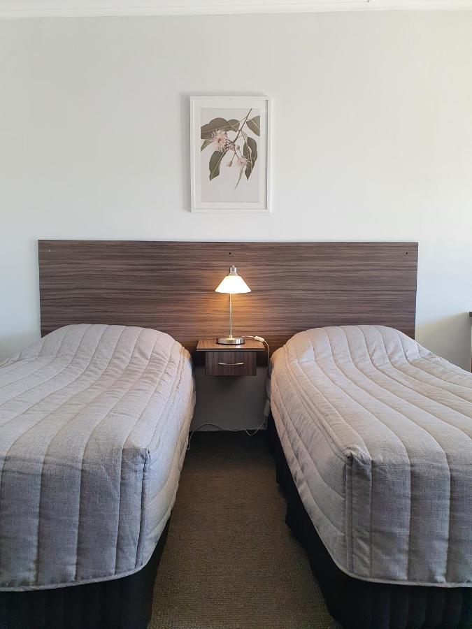 Motel Riverbend Тейлъм Бенд Екстериор снимка