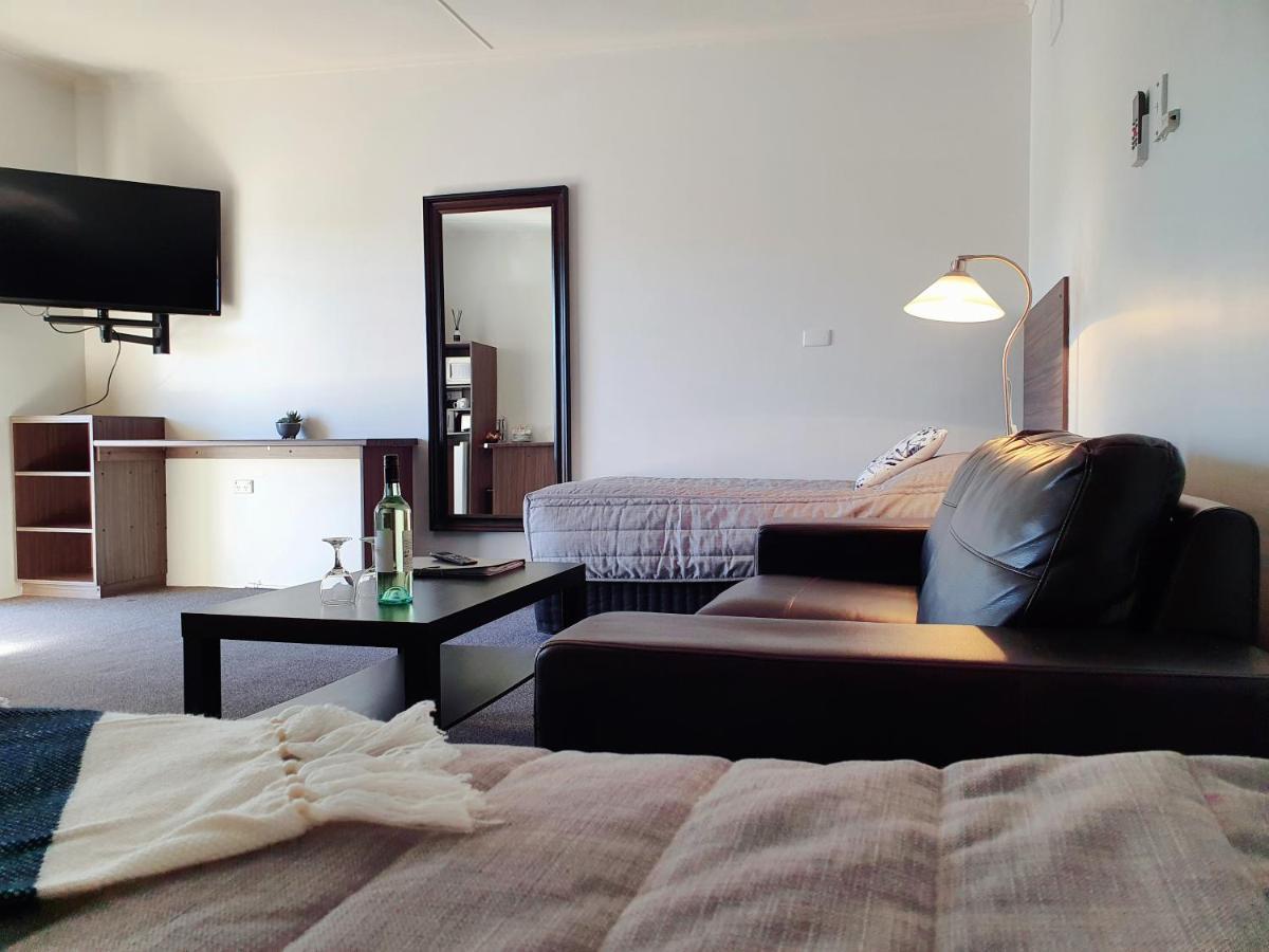Motel Riverbend Тейлъм Бенд Екстериор снимка