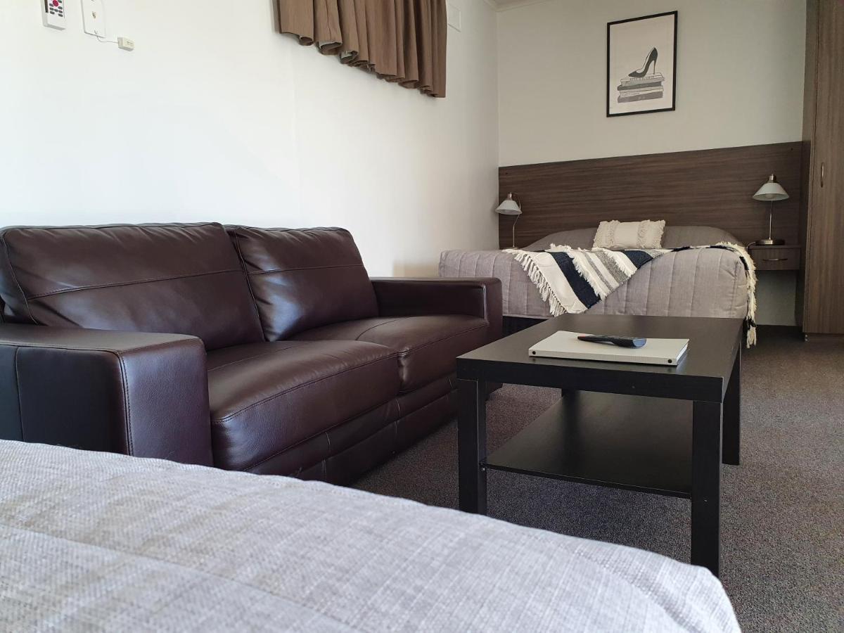 Motel Riverbend Тейлъм Бенд Екстериор снимка