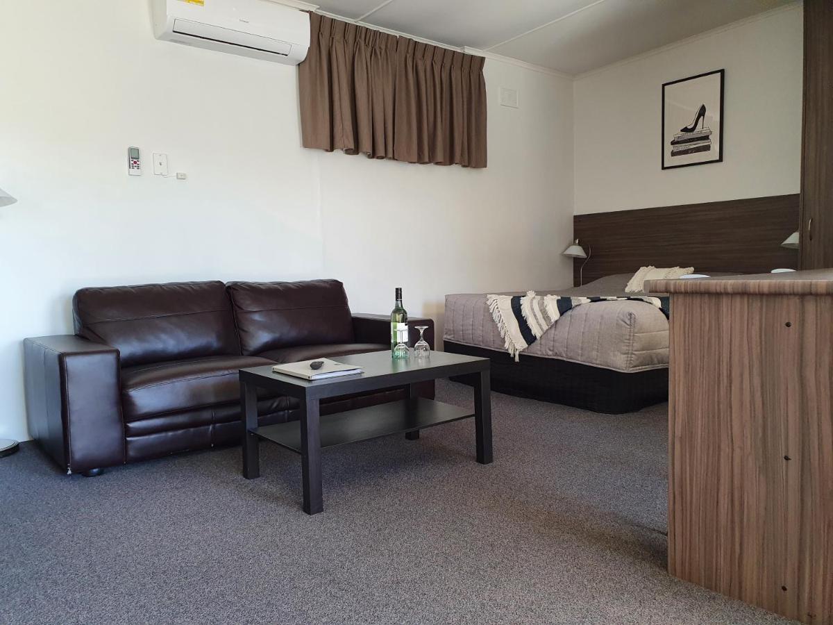 Motel Riverbend Тейлъм Бенд Екстериор снимка