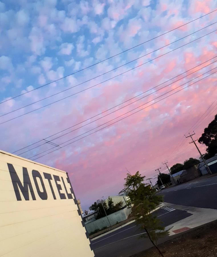 Motel Riverbend Тейлъм Бенд Екстериор снимка