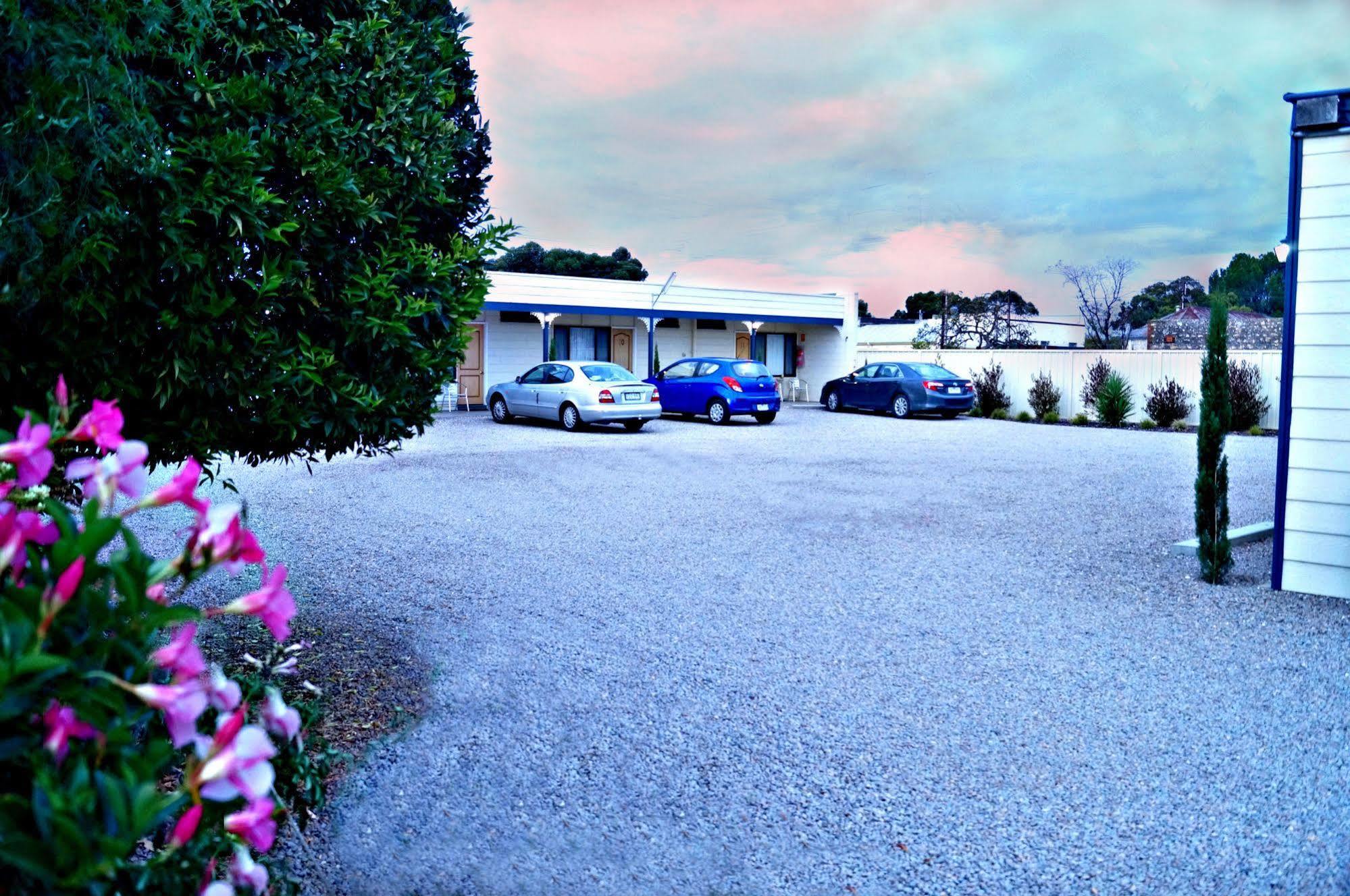 Motel Riverbend Тейлъм Бенд Екстериор снимка