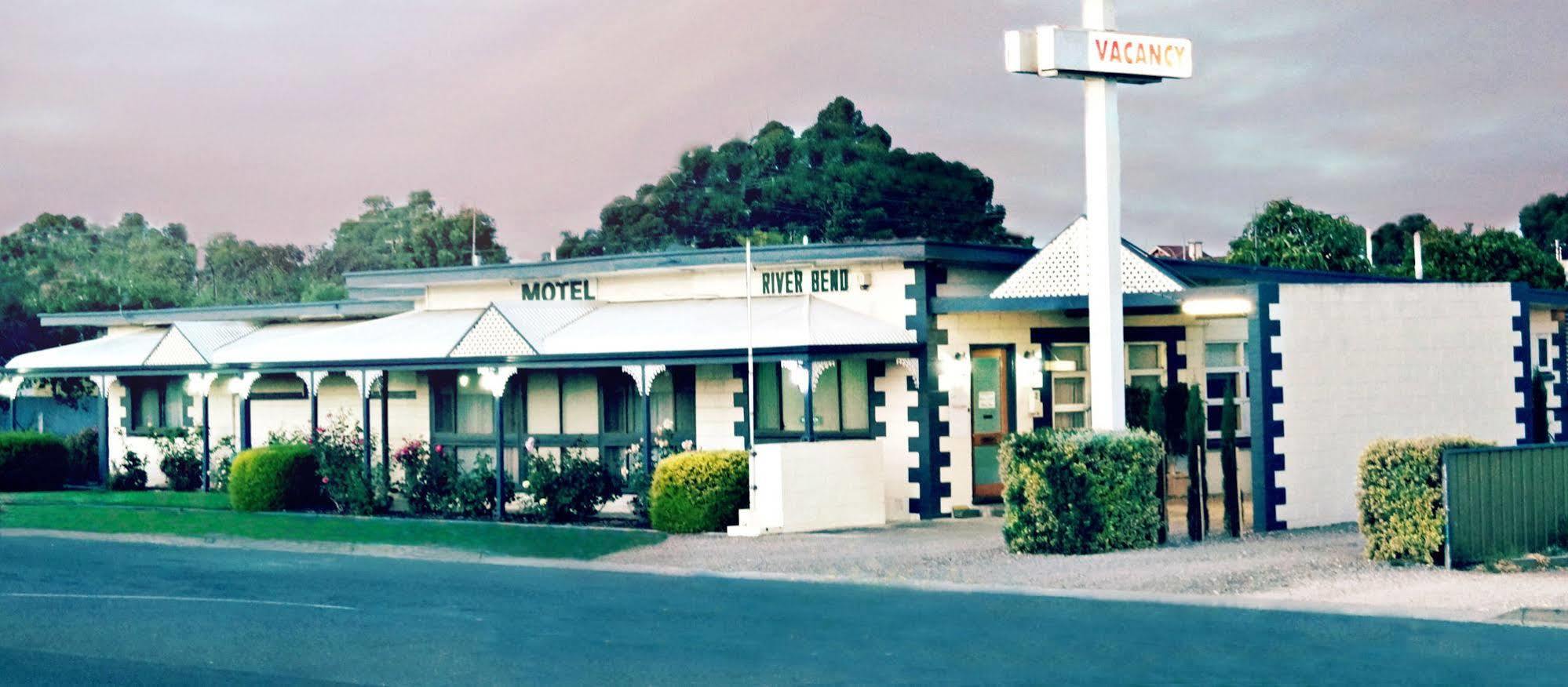 Motel Riverbend Тейлъм Бенд Екстериор снимка