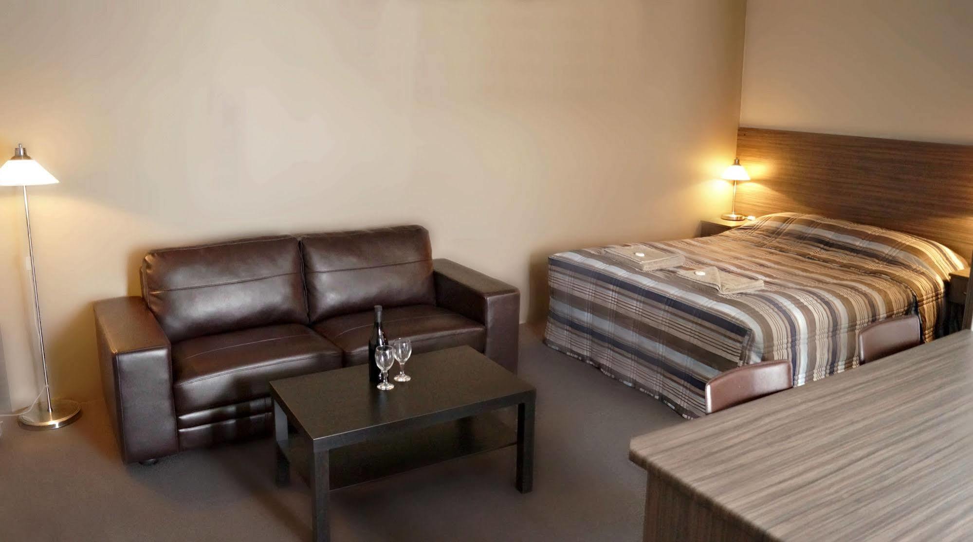 Motel Riverbend Тейлъм Бенд Екстериор снимка