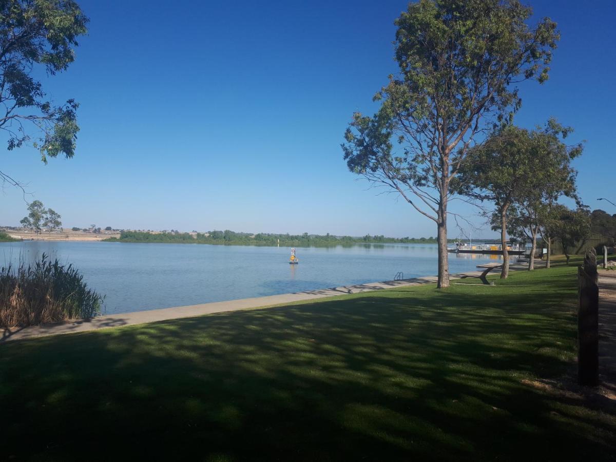 Motel Riverbend Тейлъм Бенд Екстериор снимка
